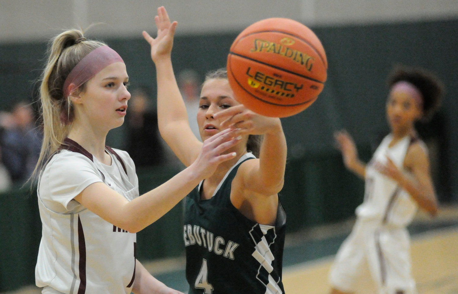 Fingertip control. Manor’s Alyssa Peck and Webutuck’s Joanna Voight, who posted 12 points.